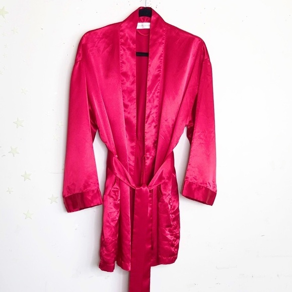 𝅺Victoria’s Secret red silky short kimono robe - Picture 1 of 9